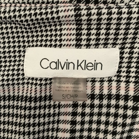 Calvin Klein Houndstooth Sleeveless Blouse - Picture 2 of 6